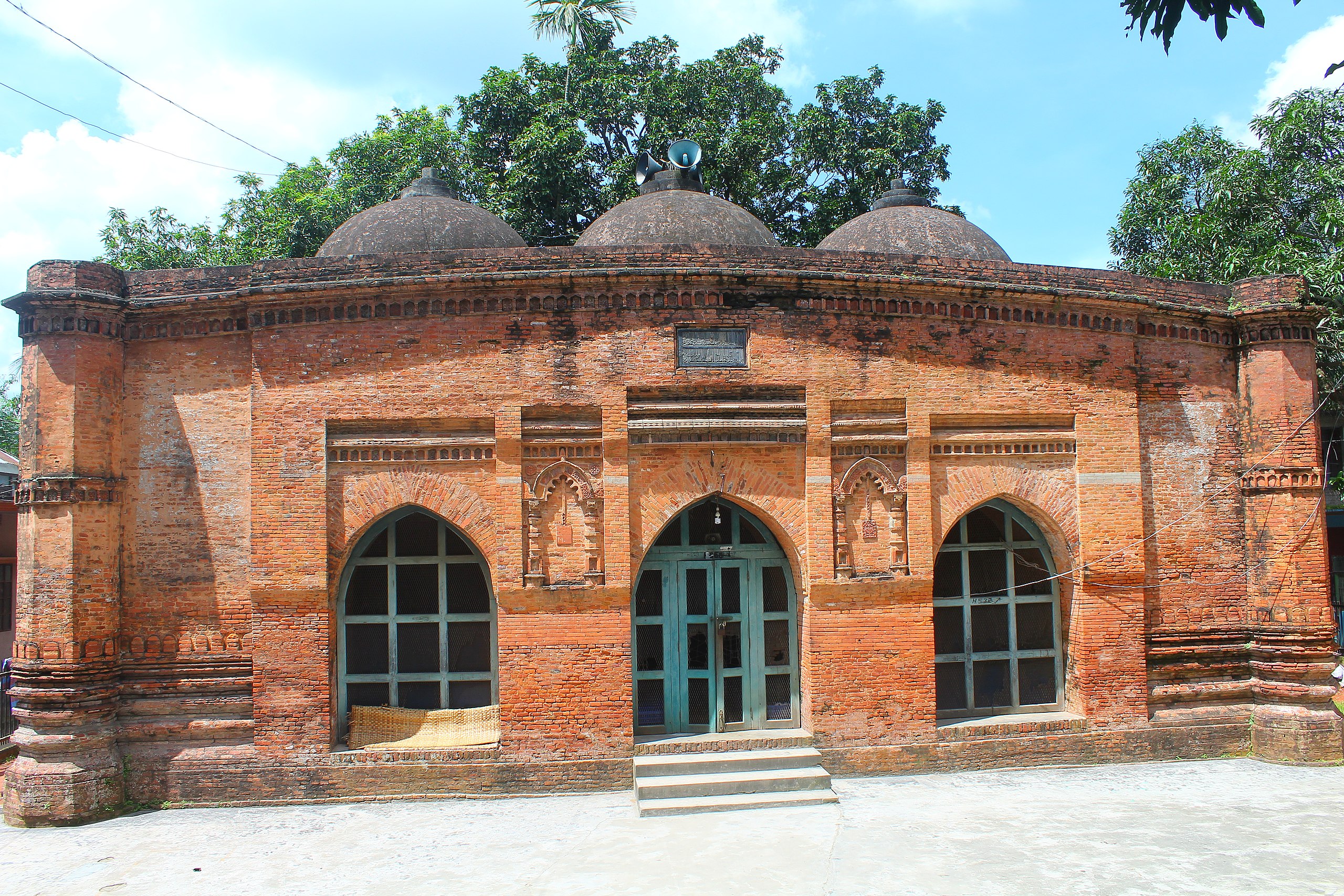 Baba Adam Mosque wide view